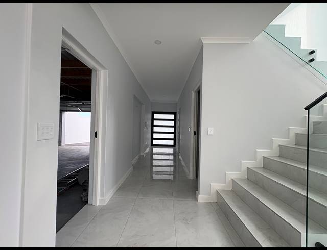 5 BEDROOM HOUSE FOR SALE IN SANDOWN